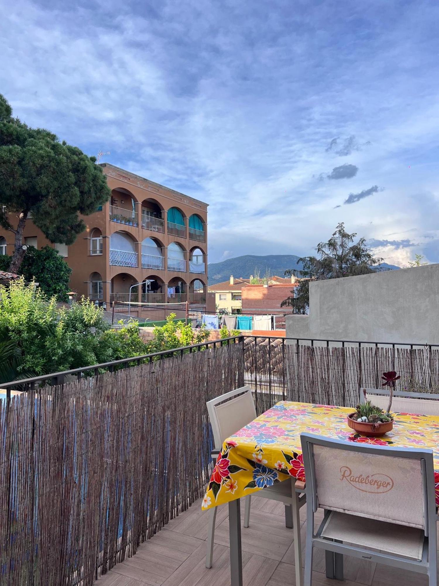 Alojamiento Con Encanto En Planta Superior Ideal Para Trabajo Y Escapadas Familiares En Montserrat Esparreguera المظهر الخارجي الصورة